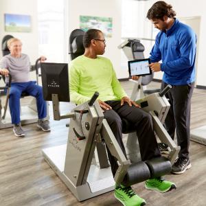 Vorteilhaft für Nutzer und Trainer: Trainingsergebnisse können bei der SmartTouch-Hi5-Generation über Tablet oder Handy abgerufen werden.