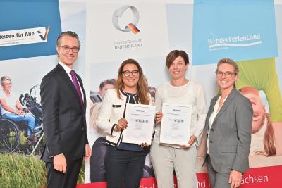 Dr. Berend Lindner (Niedersächsischer Staatssekretär aus dem Ministerium Wirtschaft, Arbeit, Verkehr und Digitalisierung), Azadeh Joze-Delshadian (HMTG), Maike Scheunemann (HMTG), Meike Zumbrock (Geschäftsführerin TMN) / Copyright: WWW.SCHEFFEN.DE