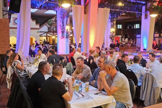 volles haus.jpg