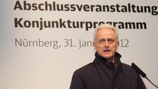 Minister Ramsauer bei seiner Rede am Nürnberger Hauptbahnhof (Quelle: BMVBS)