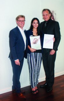 BABOR_Finale Stipendium Kosmetikschule Schäfer_Gewinnerin Nicole Schneider und Jury.jpg