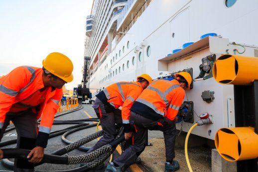 MSC World Europa shorepower connection_01.jpg