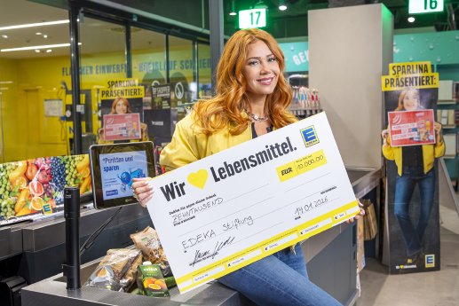 EDEKA_Pressemotiv_Ka~i_Berlin_Scheck.jpg