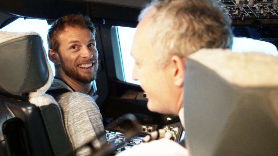 Jenson Button im British Airways A380 Flugsimulator.jpg