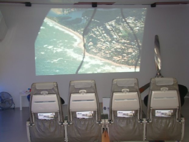 Flugsimulator - Center - Von hier aus kann zugeschaut werden, wie der Pilot fliegt..jpg