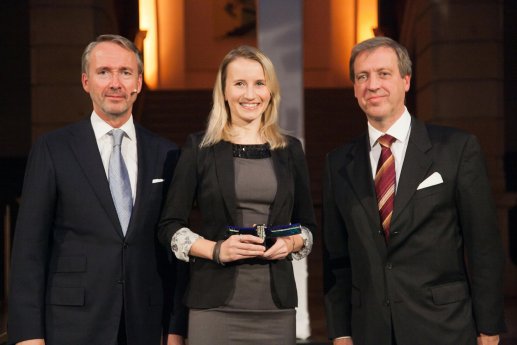 Econ Awards 2012 - Petra Lehrbaum ÖBB nimmt Preis entgegen (c) Econ Award_Thomas Rosenthal.jpg