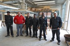 In einem zweiwöchigen Schnupperlehrgang erfahren zehn Geflüchtete mehr über das Dachdeckerhandwerk.