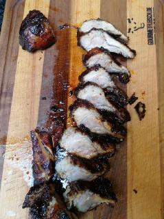 Saftige Boneless Ribs, die Mann und Frau mit Messer und Gabel essen können. Schnell in der Zubereitung und genussvoll im Geschmack