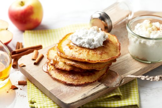 Pancakes mit Äpfeln, Calvados und Zimtzucker.jpg