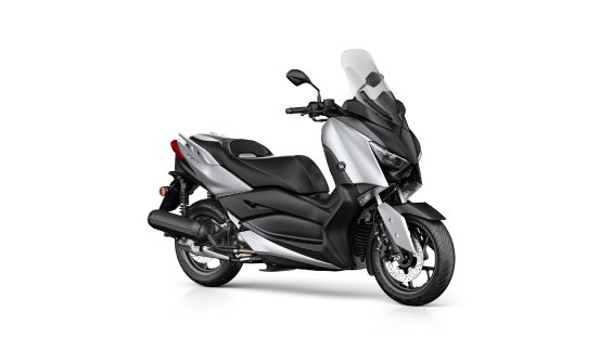 2018-Yamaha-XMAX-125-ABS-EU-Blazing-Grey-Studio-001.jpg
