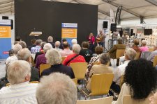 Präsident Klaus Hofmann zeichnete in diesem Jahr 35 Prüferinnen und Prüfer der Meisterprüfungsausschüsse der Handwerkskammer Mannheim Rhein-Neckar-Odenwald aus, die bereits seit mindestens 30 Jahren ehrenamtlich tätig sind.