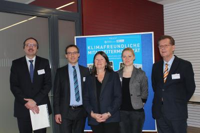 (v.l.n.r) Hochschulpräsident Prof. Dr. Peter Mudra, Projektleiter Philipp Tachkov, Umweltministerin Ursula Höfken, Projektmitarbeiterin Svenja Richler und Institutsleiter Prof. Dr. Dieter Thomaschewski