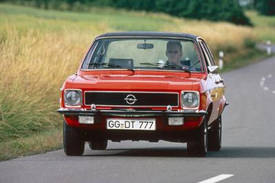 Opel-Sportstars bei der Klassik Tour Kronberg am Start / Bild: Opel Automobile GmbH