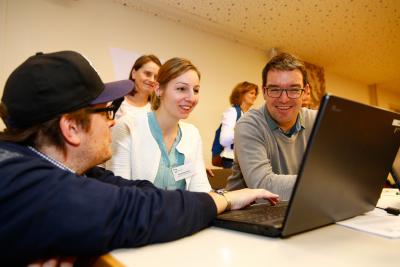 Die Gesamtschule Battenberg stellt im Maker Space ihren PC-Führerschein vor © dkjs/A. Grasser
