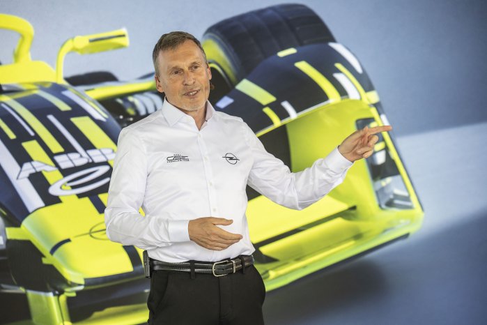 JrgSchrottTeamchefdesOpelGSEFormulaETeams.jpg