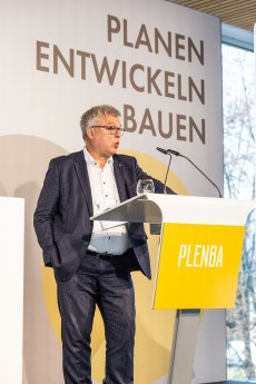 PLENBA_keynote_bernward_kuper_Deutscher_St_dte_und_Gemeindebund_IMG_3133_26161425112025.jpg