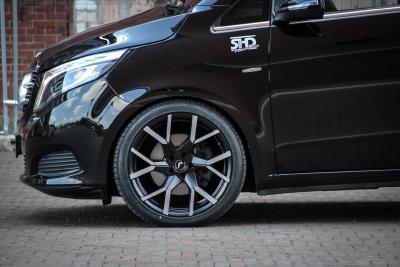 Neues Felgen-Highlight Tzunamee EVO an der Mercedes-Benz V-Klasse