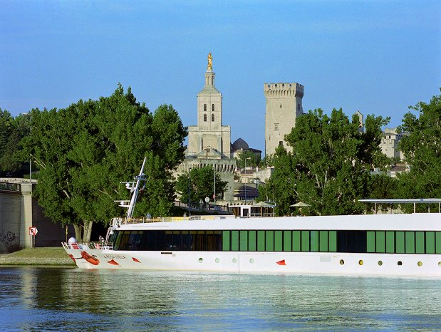 Schiff in Avignon_Papstpalast1.jpg