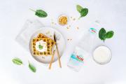 Herzhaftes Trendgebäck: Vegane Spinatwaffeln mit Plose Mineralwasser Medium