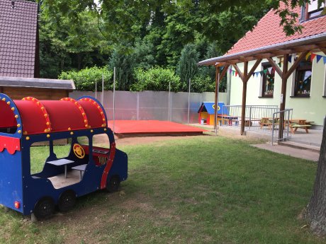 Der neugestaltete Spielplatz der Kindertagesstätte Bummi in FinneLossa_Kita Lossa.JPG