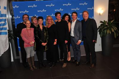 Das Filmteam von "Der Ranger – Paradies Heimat" im Hotel Elbresidenz an der Therme Bad Schandau Von links nach rechts: Matthias Brenner, Melanie Brozeit, Gabriela Brenner, Jana Brandt, Philipp Danne, Liza Tschirner, Sebastian Kaufmane, Matthias Walther| Foto: Eugen Mesow | Bildvorschau – Hochauflösendes