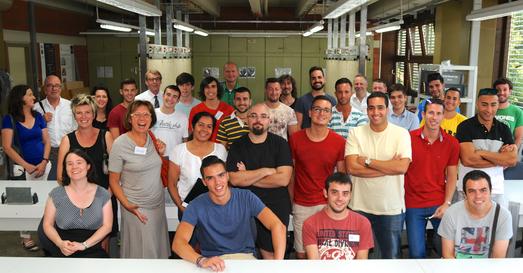 20 junge Spanier machten am Wochenende in der Bildungsakademie Tübingen ihren Antrittsbesuch. Auf dem Gruppenbild sind neben den Spaniern die Ausbilder, die sogenannten "Kümmerer", die Organisatoren sowie Präsident und Hauptgeschäftsführer zu sehen