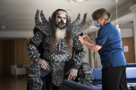 Lordi receives vaccine in Rovaniemi_Photo Jouni Porsanger.jpg