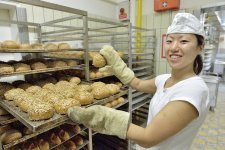 Die Ausbildung zur Bäckerin oder zum Bäcker ist bei vielen jungen Menschen beliebt. Bei den ausbildungsstärksten Berufen liegt der Beruf des Bäckers und der Bäckerin auf Platz 3 im Kammerbezirk