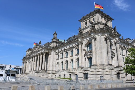 APD_242_2021_Deutscher_Bundestag_Gebäude_Berlin.jpg
