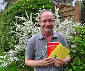 Heute verlosen wir das Buch „Steter Tropfen fängt den Wurm“ von Robert Niemann im Doppelpack