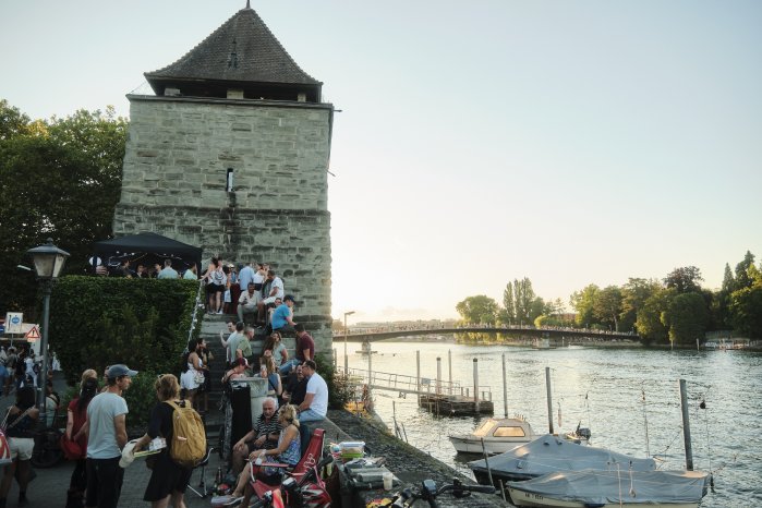 Konstanz-Flohmarkt-Seerhein-Pulverturm-Fahrradbruecke-Boot-Menge-01_Copyright_MTK-Philipp-U.jpg