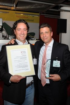 BTS 2009 - Oliver Muth und Michael Grimme von Travelment mit Innovation Award.JPG