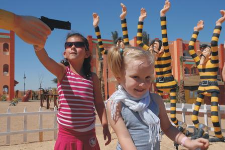Der Reiseveranstalter alltours hat eine intensivere Kooperation mit der renommierten Pickalbatros Hotelkette in Hurghada geschlossen und betreibt in diesem Winter das Hotel Aqua Vista (4,5*) erstmals als Club alltoura. Auf dem wichtigsten Kundenbewertungsportal erreicht das Aqua Vista regelmäßig ausgezeichnete 93% Kundenzufriedenheit.