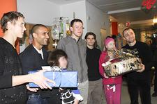 Personen v.r.n.l.: Sebastian Schiek, Delron Buckley, Patientin, Bogdan Müller, Gaétan Krebs, Patientin, Alexander Iashvili (Foto: Petra Geiger) 