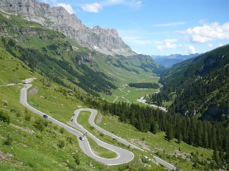 Passstrasse Alpen.jpg