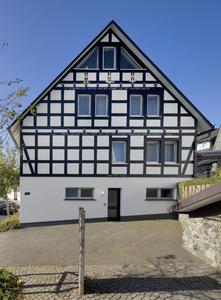 Schön wie eh und je: Auch mit der neuen Wärmedämmung bliebt die Fachwerkoptik am Landgasthof Vollmer-König im sauerländischen Schmallenberg erhalten