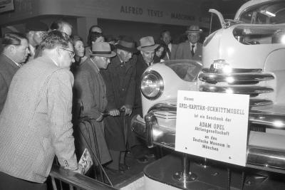 1953 Opel Kapitaen Ausstellung IAA Frankfurt