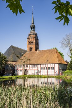 Die Stadtkirche St. Laurentii in Itzehoe.jpg