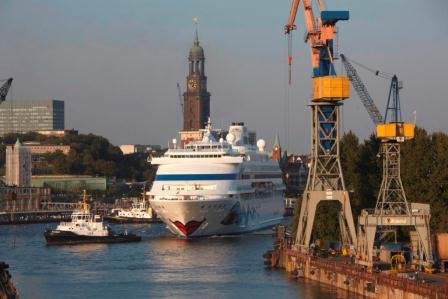 Kreuzfahrtschiff-AIDAcara-in-Hamburg_komprimiert.jpg