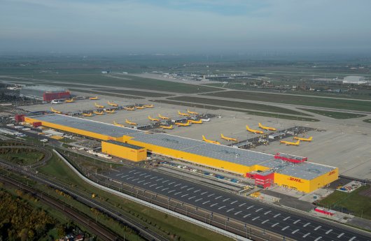 Leipzig Halle Airport Luftbild mit DHL Areal und Terminalbereich Foto Uw....jpg