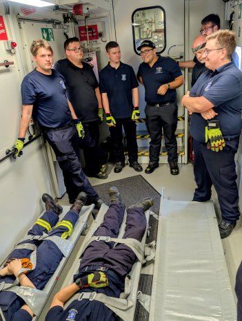 005 - Es wurde auch das Schleusen von Patienten trainiert.jpg