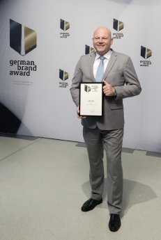 Image_2_Michael Teppner is accepting the German Brand Award in the category.jpg