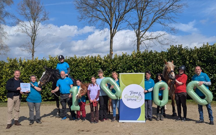 Urkundenübergabe Reittherapie Datteln.jpg