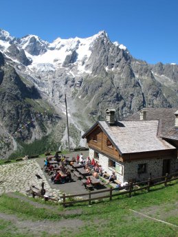 AOSTATAL -Berghütte Bonatti Courmayeur -Enrico Romanzi.jpg