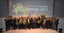 Feierten ihren Sieg: Die glücklichen Preisträger des immobilienmanager Award 2017. Foto: Steffen Hauser