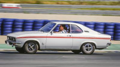Opel-Sportstars bei der Klassik Tour Kronberg am Start / Bild: Opel Automobile GmbH