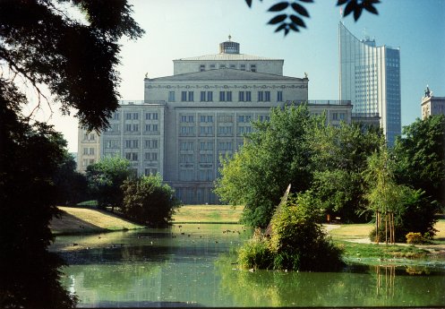 OPER_Schwanenteich_Foto_copyright_Andreas_Birkigt.jpg
