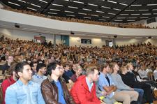 Das vollbesetzte Audimax zur offiziellen Begrüßung (Foto: Pressestelle FH Lübeck)