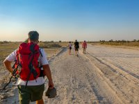 Namibia ist ein Trendziel, aber der Norden ist noch fast unentdeckt – hier Wanderer unterwegs bei Rundu