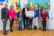 P.v.l.n.r.: Markus Heming, Sabine Hiller, DoDo, Margareta Höfele, Thomas Wolff, Sandra Hansert, Magdalena Schauer-Vidacic, Gertrud Bittwerwolf-Knam, Admira Knoll, Miriam Swidenbank / Bild: Markus Kümmerle